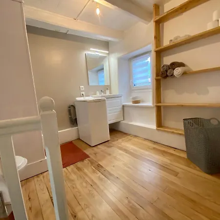 La Petite Maison à Deux Pas De La *