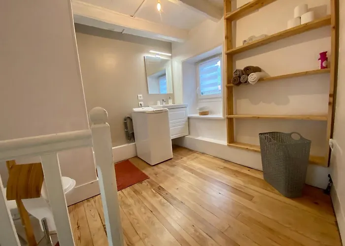 La Petite Maison à Deux Pas De La *